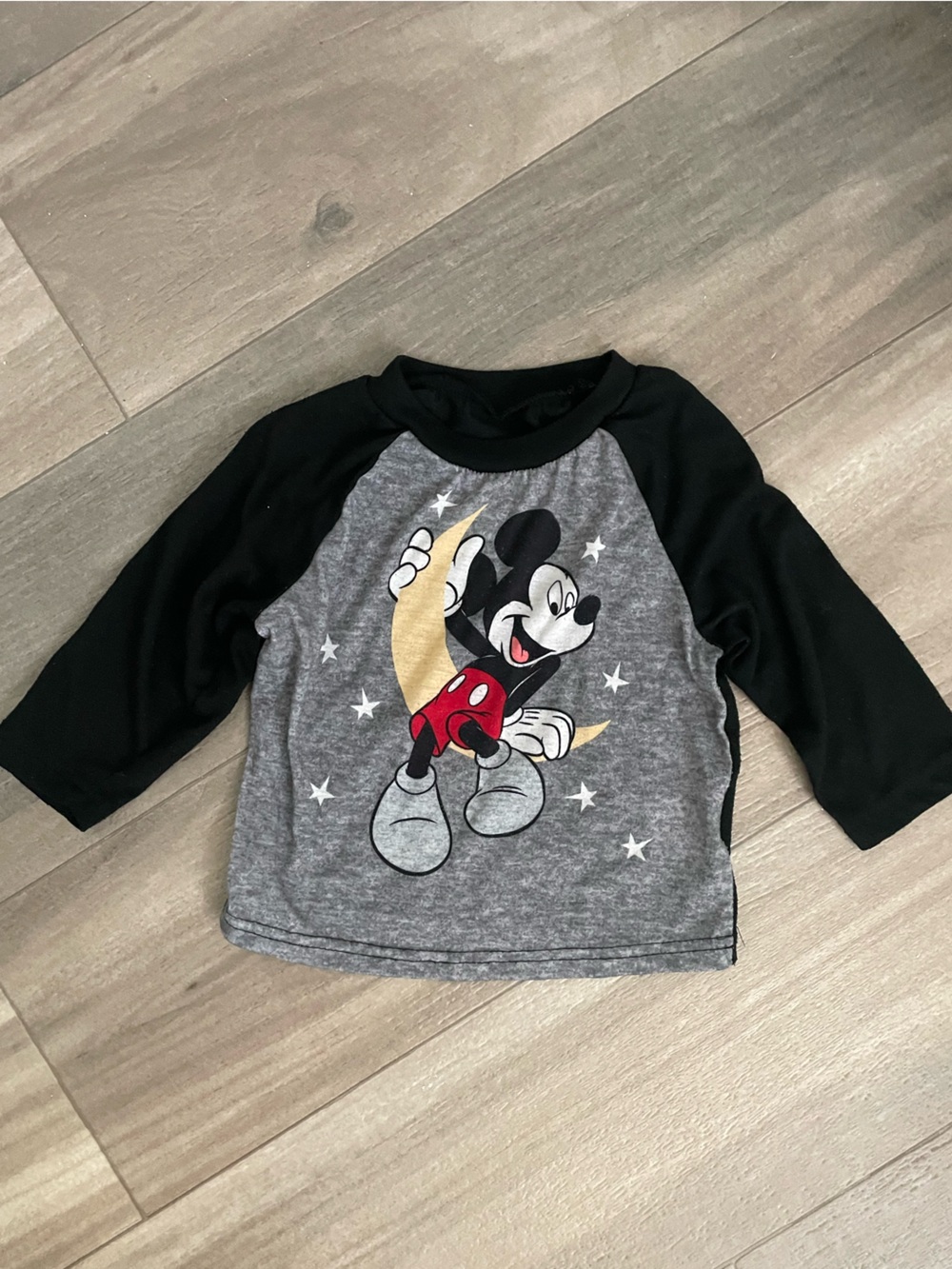 ‼️Mix and Match 3 items for $5‼️ 
Disney Mickey 18 months Pajama top